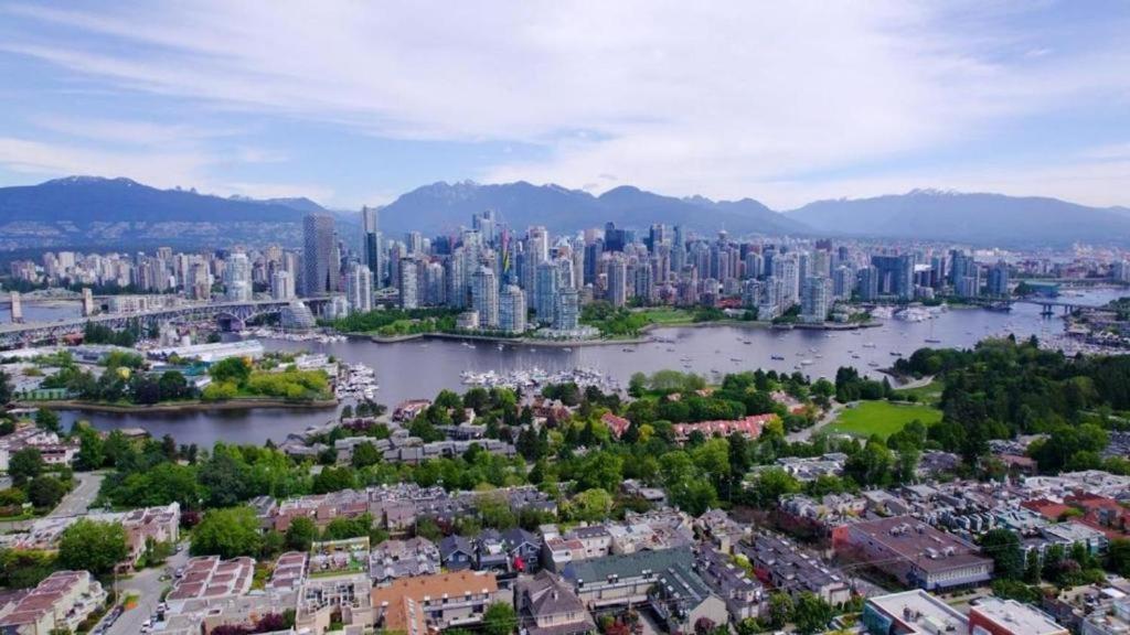 Billion Dollar Views In A Beautiful Fairview Slopes Heritage House Daire Vancouver Dış mekan fotoğraf